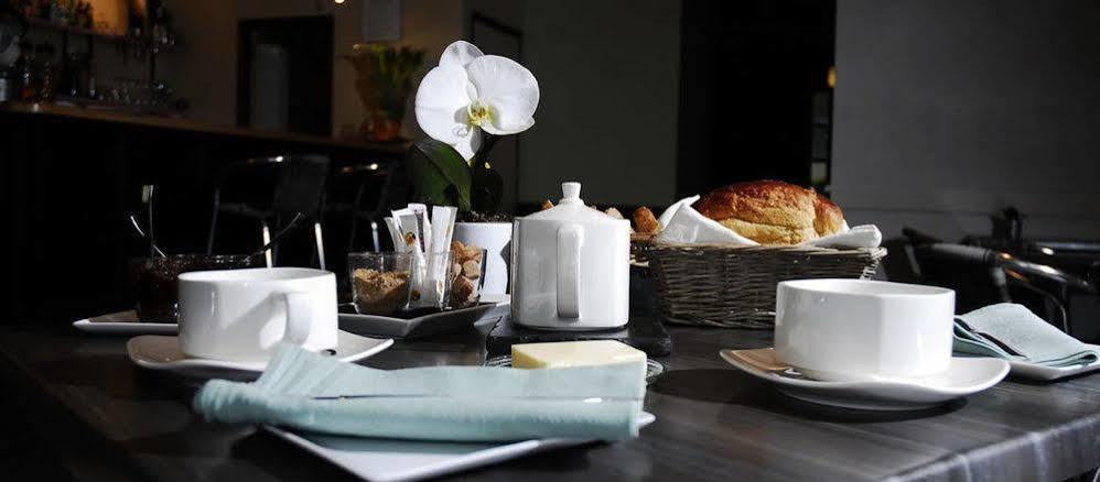 Logis Hotel Restaurant L'Auberge Du Chateau Muret-le-Château Esterno foto